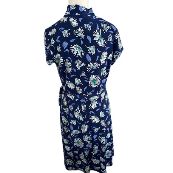 Liz Claiborne Faux Wrap Dress Blue and White Floral Knee Length V Neck Size M - Picture 2 of 11